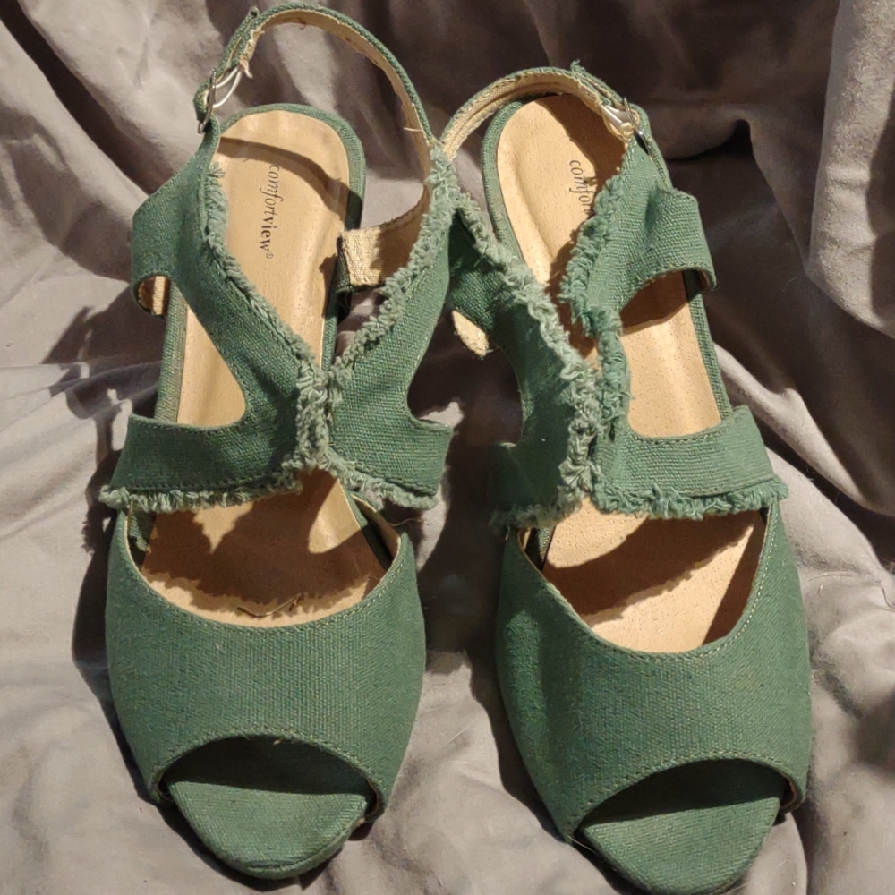 High heel sandals